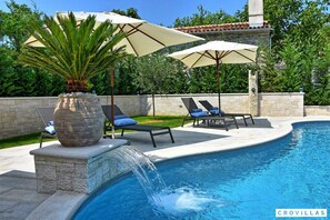 Villa | 5 bedrooms - Zita in Jakomi i With 5 Bedrooms and 5 Bathrooms (Pican)