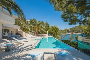 Villa, fumatori | 6 camere