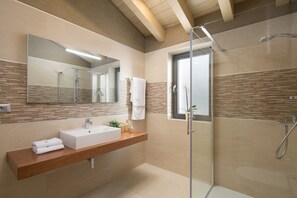 Casa, para fumadores | 7 habitaciones 