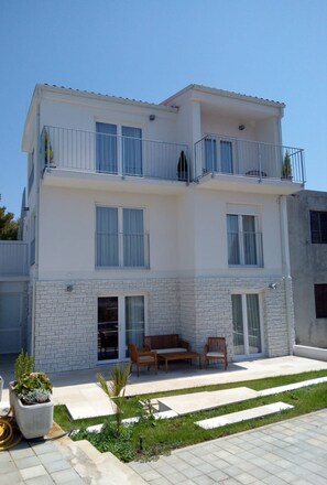 Villa | 6 bedrooms - Hrvatska in Ra anj With 6 Bedrooms and 3 Bathrooms (Rogoznica)