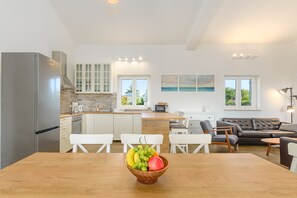 Fridge, microwave, oven, stovetop - Villa Casa Balloti (Istria - Ružići) (Ružici)