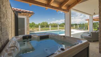 Villa | 8 Schlafzimmer