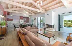 Villa | 5 bedrooms - Arkaim in Filipana With 5 Bedrooms and 5 Bathrooms (Marcana)