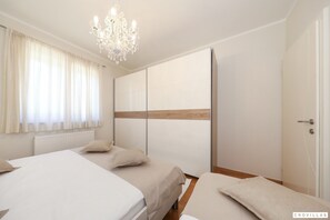 3 bedrooms - Monty in Pridraga With 3 Bedrooms and 1 Bathrooms (Novigrad)