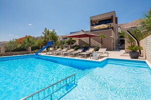 7 bedrooms - Emma in Pag With 7 Bedrooms and 2 Bathrooms (Pag)
