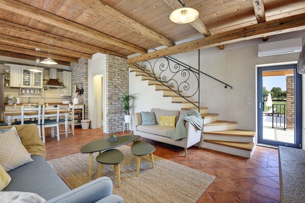 House, Smoking