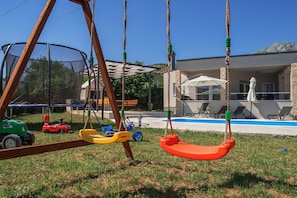 Villa | 3 bedrooms - Naklice in Naklice With 3 Bedrooms and 1 Bathrooms (Omis)