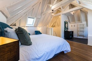 2 quartos, ferros/tábuas de passar roupa, Wi-Fi, roupa de cama
