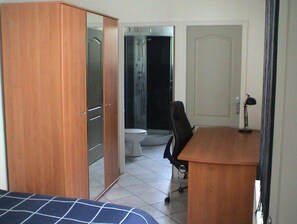 1 bedroom, free WiFi, bed sheets - Private room in LILLE near public transport, shops... (Lille)