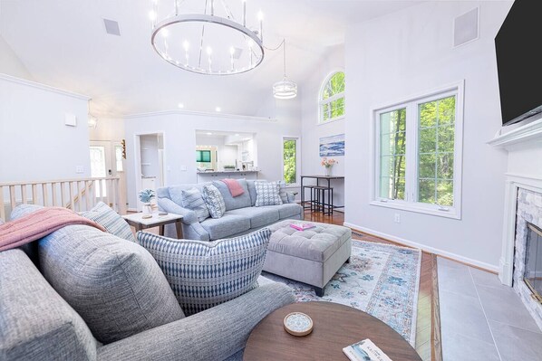 Smart TV, fireplace, table tennis