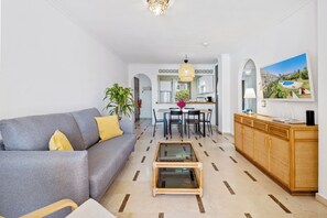 TV - Superb sea view apartment & large terrace (Mijas)