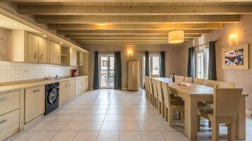 House | 8 bedrooms