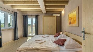 House | 8 bedrooms