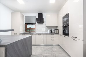 Villa | 4 bedrooms - Bibali in Buje With 4 Bedrooms and 2 Bathrooms (Buje)