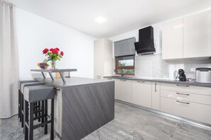 Villa | 4 bedrooms - Bibali in Buje With 4 Bedrooms and 2 Bathrooms (Buje)