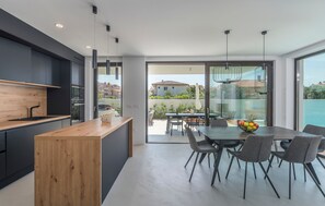 House, Smoking | 3 bedrooms - Adora Pula in Pula With 3 Bedrooms and 3 Bathrooms (Pula)