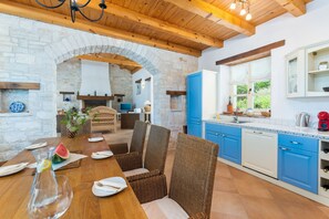 Villa | 4 bedrooms - Sienna in Buzet With 4 Bedrooms and 2 Bathrooms (Buzet)