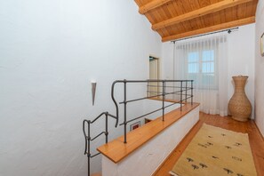 Villa | 4 bedrooms - Sienna in Buzet With 4 Bedrooms and 2 Bathrooms (Buzet)