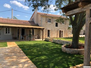 Villa | 4 bedrooms - Bofina in Kanfanar With 4 Bedrooms and 2 Bathrooms (Kanfanar)