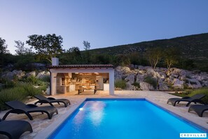 Villa | 4 bedrooms - Lovro in u Njevica (Krsan)