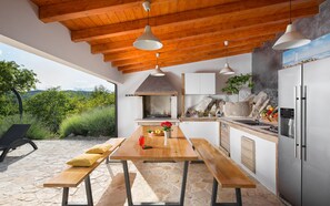 Villa | 4 bedrooms - Lovro in u Njevica (Krsan)