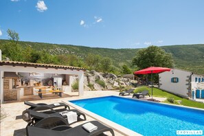 Villa, fumeurs | 4 chambres