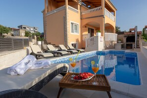 Villa, Smoking | 4 bedrooms - Patria in Ra anj With 4 Bedrooms and 2 Bathrooms (Rogoznica)