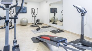 A gym with various exercise equipment including treadmills, an elliptical, and a stationary bike. - Patria in Ra anj With 4 Bedrooms and 2 Bathrooms (Rogoznica)