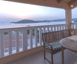 Villa | 4 bedrooms - Patria in Ra anj With 4 Bedrooms and 2 Bathrooms (Rogoznica)