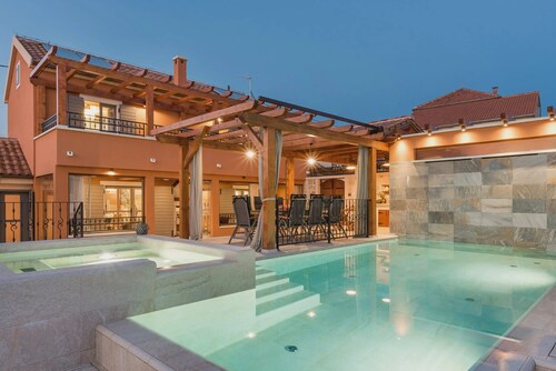 Ivanovi Dvori in Skradin