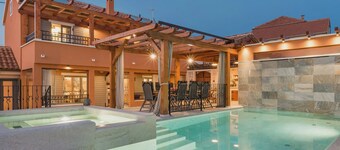 Ivanovi Dvori in Skradin