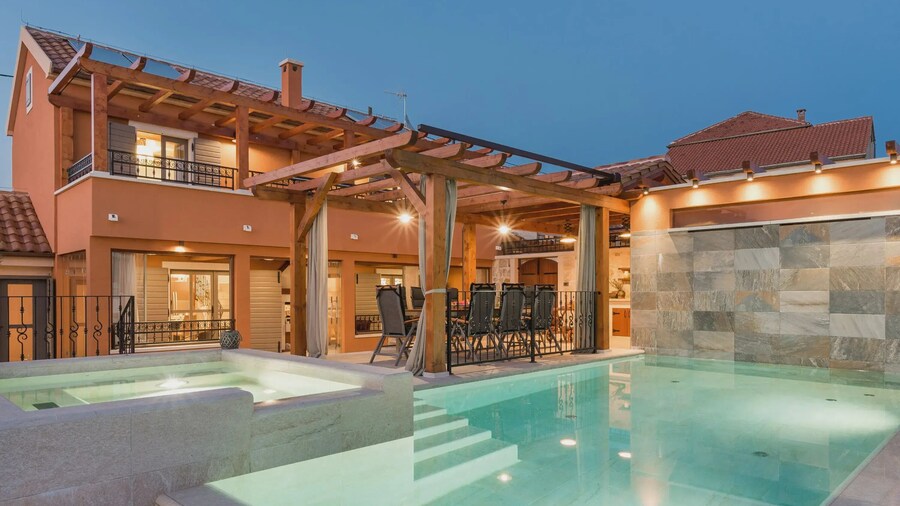 Ivanovi Dvori in Skradin