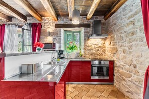 3 bedrooms - Zvonar in Rakotule With 3 Bedrooms and 3 Bathrooms (Karojba)