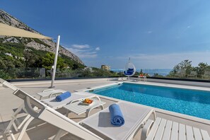 Villa | 3 bedrooms - Ledjade in Makarska With 3 Bedrooms and 3 Bathrooms (Makarska)