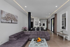 House | 3 bedrooms - Ledjade in Makarska With 3 Bedrooms and 3 Bathrooms (Makarska)
