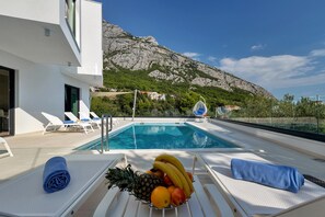 Villa | 3 bedrooms - Ledjade in Makarska With 3 Bedrooms and 3 Bathrooms (Makarska)