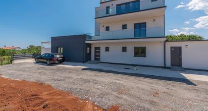 Luna in Pomer With 6 Bedrooms and 6 Bathrooms