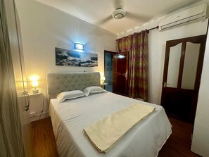 2 chambres, fer et planche à repasser, Wi-Fi, draps fournis