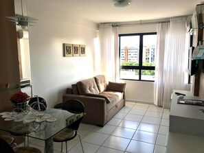 Living area - Bedroom and living room 5 minutes from the beautiful Praia da Panta Verde! Super cozy apartment (Ponta Verde Maceió)