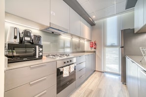 Fridge, microwave, oven, stovetop