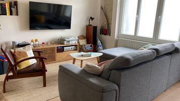 TV connectée, lecteur de DVD, livres, imprimantes