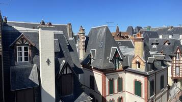 Chambre Double Classique | Salle de bain | Articles de toilette gratuits, sĂšche-cheveux, serviettes fournies, savon