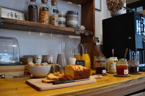 Desayuno continental (EUR 14 por persona) 
