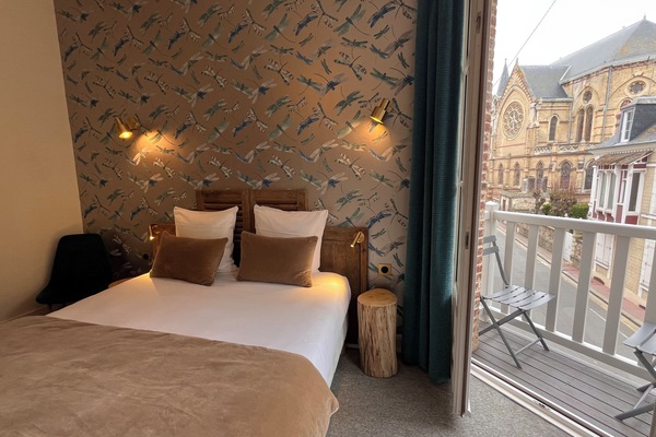 Chambre Double Confort Balcon | Individually decorated, individually furnished, laptop workspace