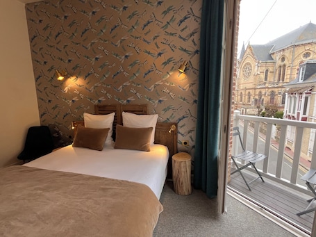 Chambre Double Confort Balcon | Individually decorated, individually furnished, laptop workspace. Le Trouville - Hôtel de Charme