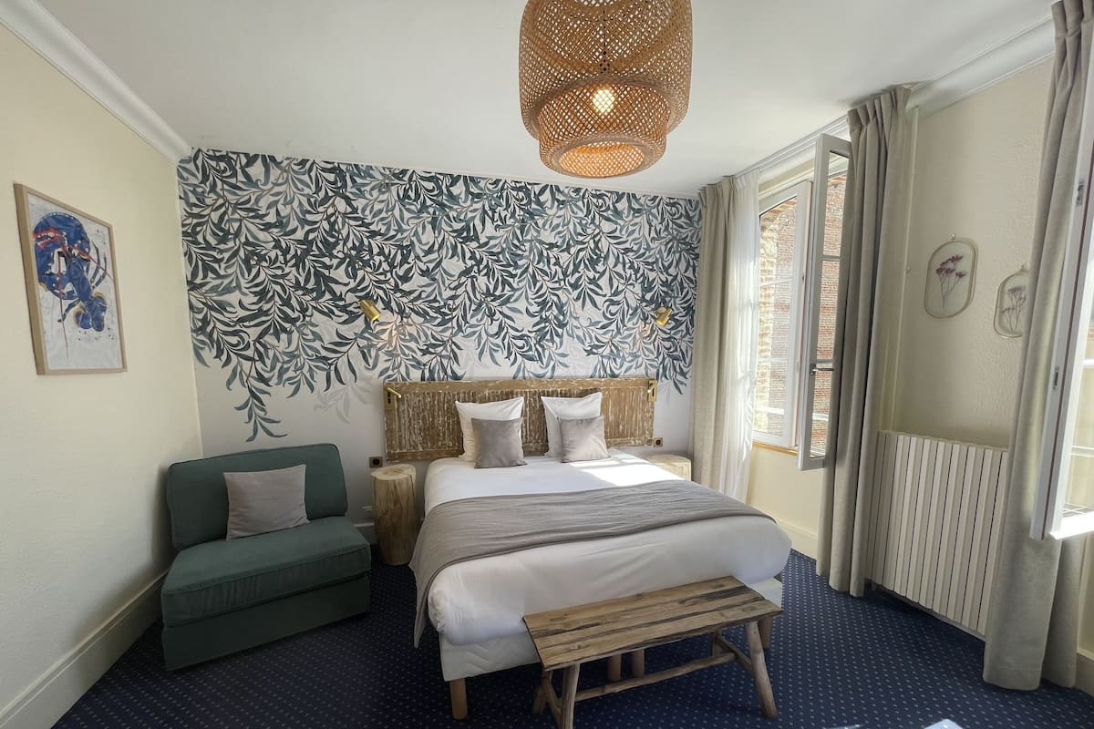 Chambre Triple Supérieure | 1 bedroom, individually decorated, individually furnished