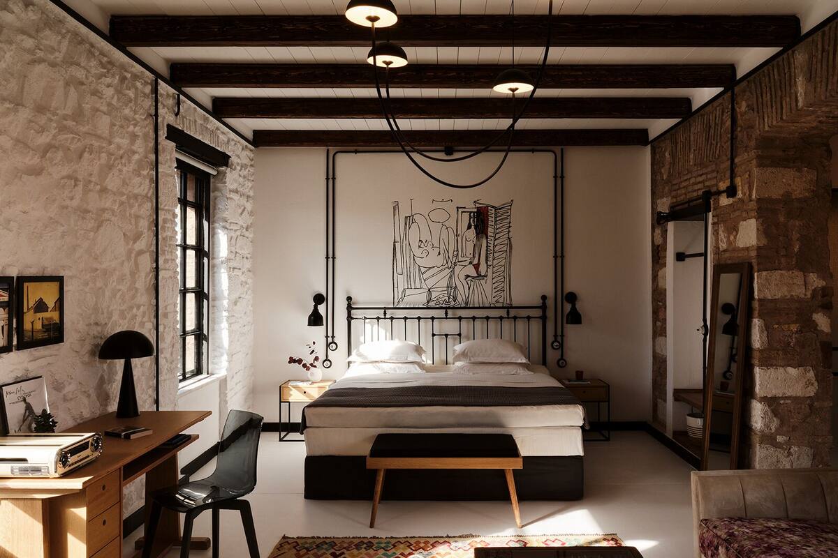 Aronia - Elevated Suite | 1 ห้องนอน, เครื่องนอนระดับพรีเมียม, เตียงพร้อมฟูกเสริมที่นอน, มินิบ าร์