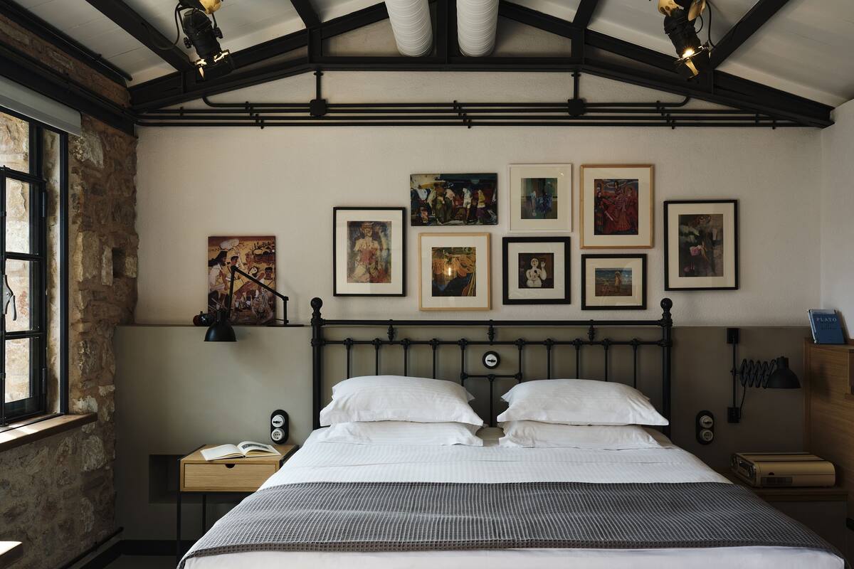 Daphne - Acropolis View Suite | 1 ห้องนอน, เครื่องนอนระดับพรีเมียม, เตียงพร้อมฟูกเสริมที่นอน, มินิบาร์