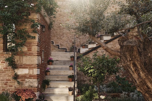 Elea - Deluxe Courtyard Suite | Garden view