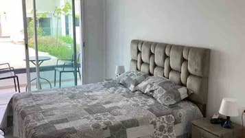 4 bedrooms, iron/ironing board, WiFi, bed sheets